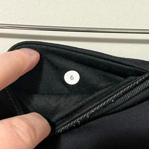 Lululemon Dignity  Mid Rise Crop - Picture 10 of 12